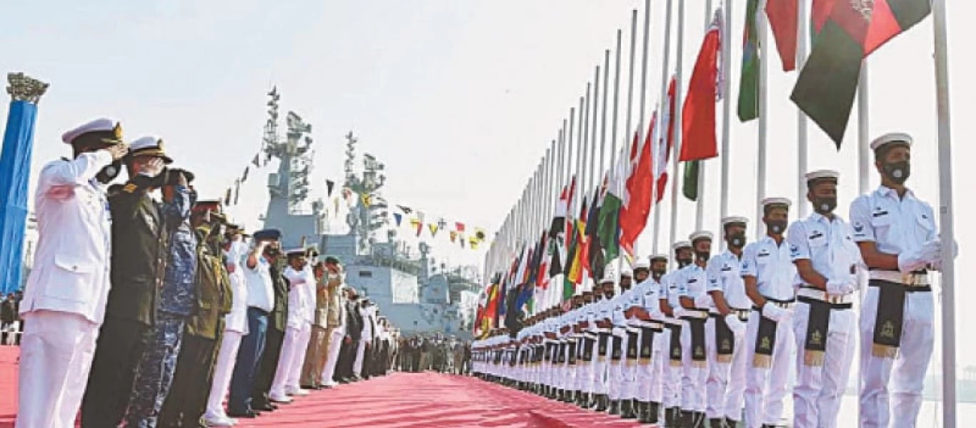  Ο αρχηγός του πακιστανικού Ναυτικού επιθεώρησε το πιο σύγχρονο πολεμικό σκάφος της Ρωσίας